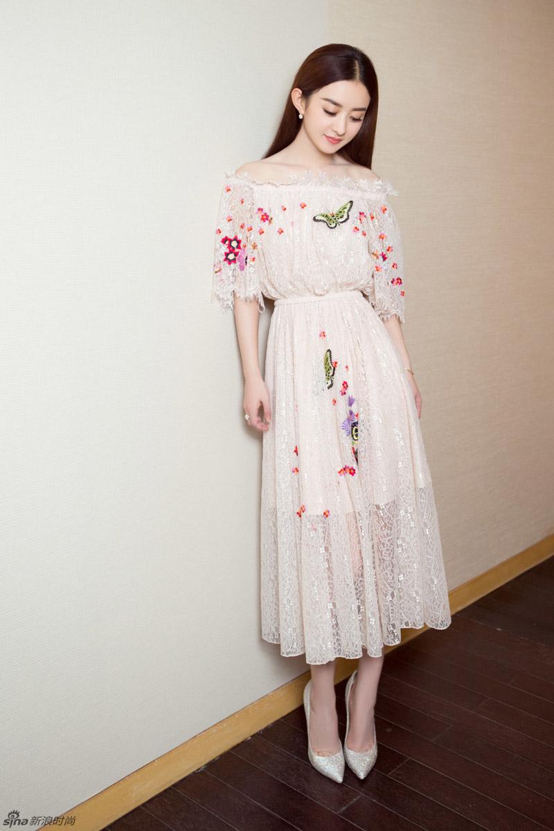 Gầy gò, ngực lép nhưng nữ diễn viên 30 tuổi vẫn luôn được khen mặc đẹp-10