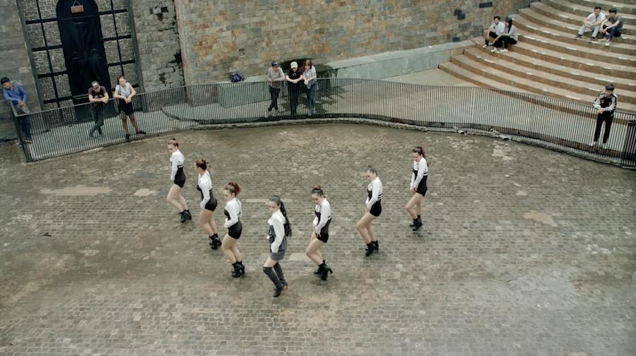 Angela Phương Trinh vẫn bị chê dù thể hiện tốt hit của Lou Hoàng-2