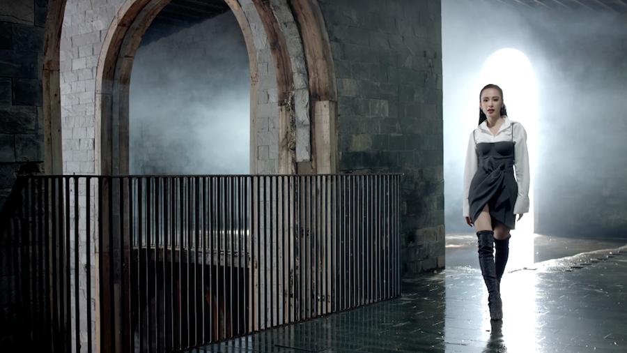 Angela Phương Trinh vẫn bị chê dù thể hiện tốt hit của Lou Hoàng-3