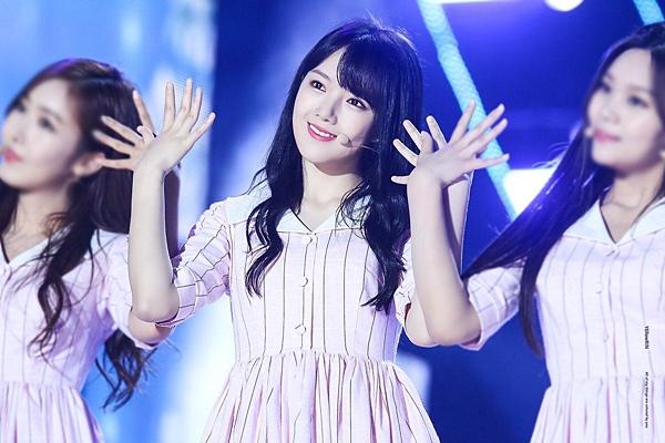 Đau ruột thừa dữ dội, Yerin (G-Friend) vẫn cố hết sức biểu diễn-1
