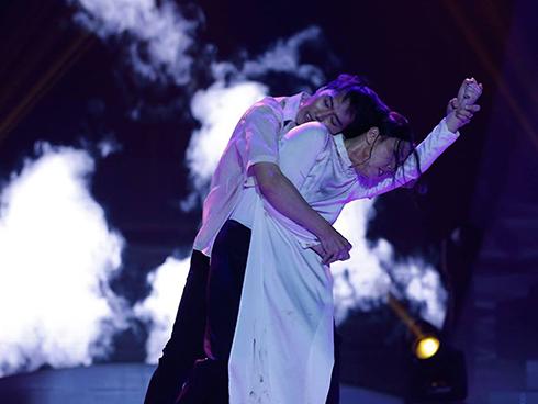 Bước nhảy ngàn cân: Chàng trai 130 kg khiến ba giám khảo chào thua với màn giảm cân thần tốc-7