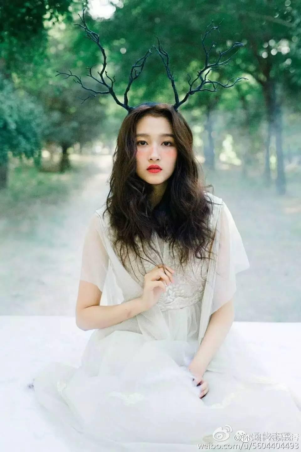 Chân dung mỹ nhân 9x khiến fan cuồng tự sát sau khi công khai hẹn hò Luhan-12