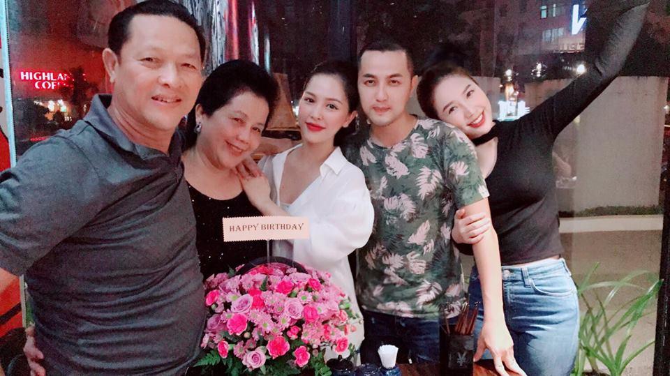 Hot girl - hot boy Việt 9/10: Trang Pilla khoe ảnh sinh nhật bên mẹ chồng sau ồn ào với tình cũ-1