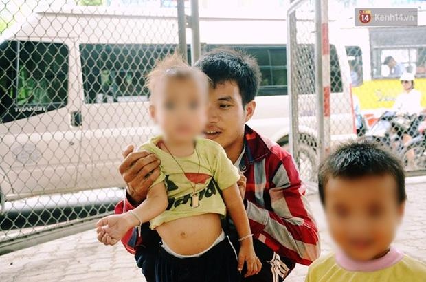 Gặp người chồng bị vợ bỏ, đưa 2 con trai đi ăn xin ở Hà Nội gây xôn xao-2