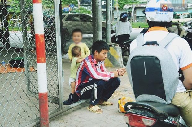 Gặp người chồng bị vợ bỏ, đưa 2 con trai đi ăn xin ở Hà Nội gây xôn xao-4