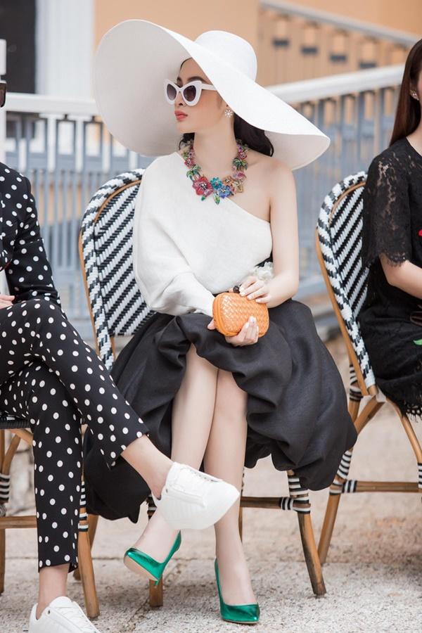 Những lần xuất hiện kiểu giờ dây thun khiến sao Việt bị chỉ trích ầm ĩ-12