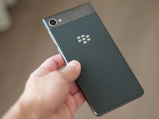 BlackBerry tung smartphone chống nước đầu tiên