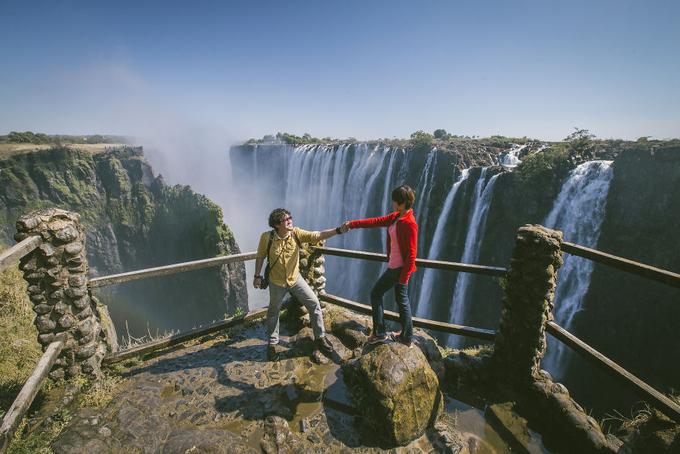 Ngưỡng mộ cặp đôi mang theo chân máy tự chụp ảnh khắp 5 châu lục-9