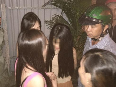 Bị lừa bán vào quán cà phê kích dục, thiếu nữ 15 tuổi cầu cứu và được nhóm hiệp sĩ giải cứu thành công