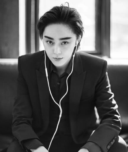 Những khoảnh khắc nam thần đẹp khó tin của minh tinh Phạm Băng Băng-2