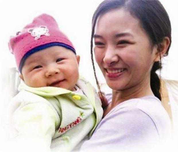 Cuộc đời đầy bão giông của vũ công xinh đẹp: Mất con, mất cả đôi chân rồi còn bị chồng bỏ rơi-2