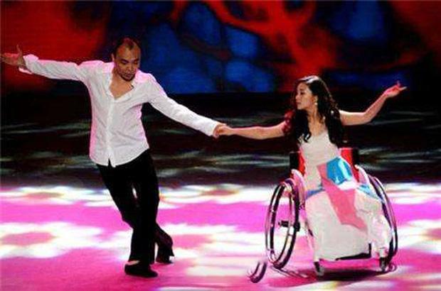 Cuộc đời đầy bão giông của vũ công xinh đẹp: Mất con, mất cả đôi chân rồi còn bị chồng bỏ rơi-5