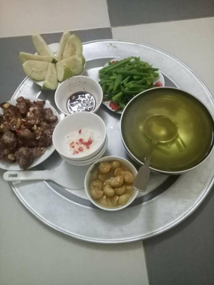 Nữ cử nhân trường Luật chia sẻ mâm cơm chỉ 20.000 - 30.000 đồng gây sốt-7