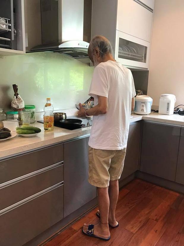 Những khoảnh khắc bình dị đẹp tuyệt vời về thầy Văn Như Cương qua ống kính con gái-7