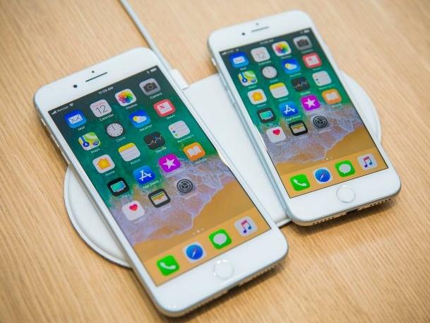 Ảnh iPhone X có chữ Việt lên báo nước ngoài-1