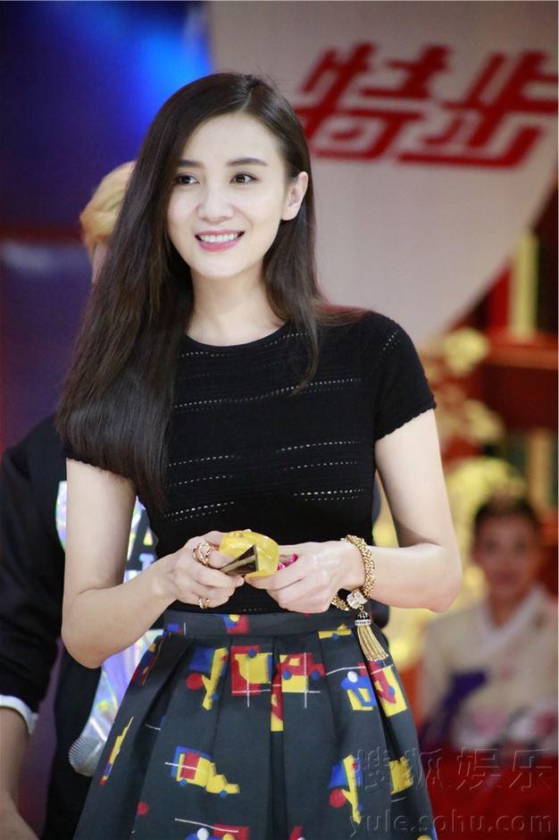 Những mỹ nhân Hoa ngữ cao lênh khênh khiến bạn diễn nam hoảng sợ-9