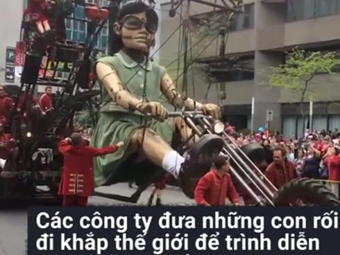 Múa rối khổng lồ trên đường phố