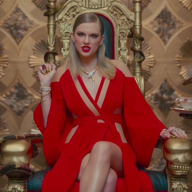 Cú trượt chân đáng báo động của Taylor Swift-2