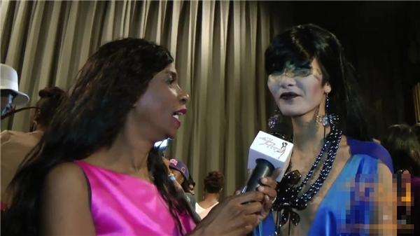 Từ bập bẹ đánh vần, Hoàng Thùy giờ đây nói tiếng Anh khiến nhiều người khâm phục-1