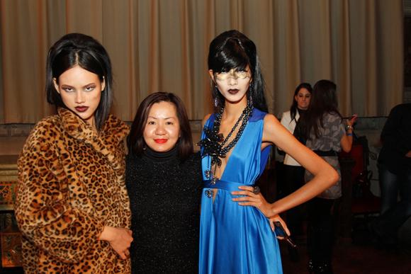 Từ bập bẹ đánh vần, Hoàng Thùy giờ đây nói tiếng Anh khiến nhiều người khâm phục-2