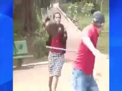 Thanh niên 'chọc gái' giữa ban ngày và cái kết