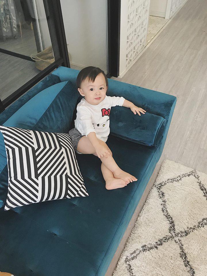 Hot girl - hot boy Việt 11/10: Kiên Hoàng khoe dáng ngồi quý tộc cực yêu của con gái-1