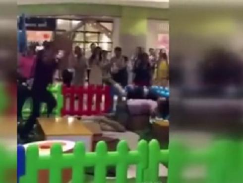 Xôn xao clip 3 nữ sinh lớp 7 bị đàn chị đánh đập dã man ngay tại trường học-2