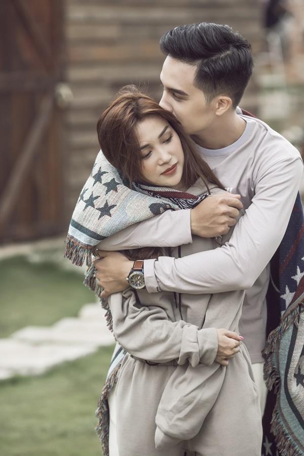 Mặc đồ đôi đẹp như Sĩ Thanh và bạn trai phi công trẻ hotboy-5