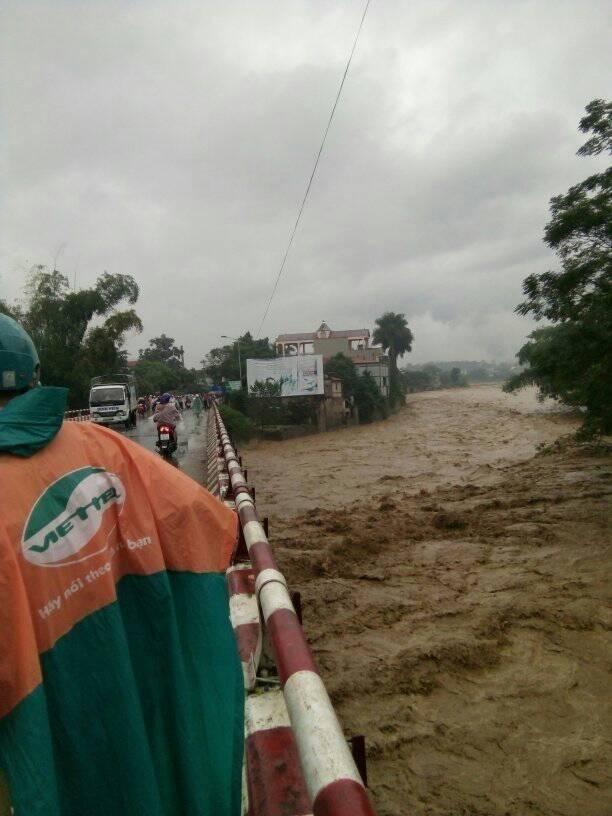 Mưa lớn, lũ quét cuốn trôi hàng trăm ngôi nhà ở Nghĩa Lộ-10