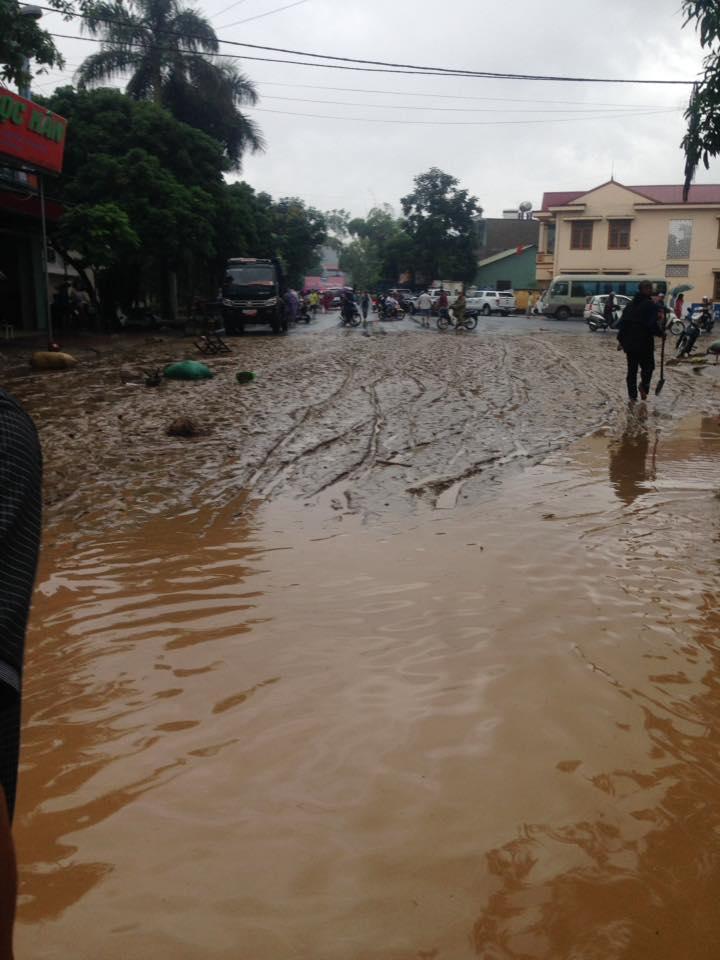 Mưa lớn, lũ quét cuốn trôi hàng trăm ngôi nhà ở Nghĩa Lộ-5