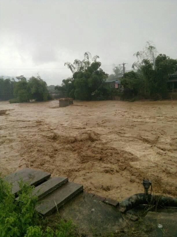 Mưa lớn, lũ quét cuốn trôi hàng trăm ngôi nhà ở Nghĩa Lộ-8
