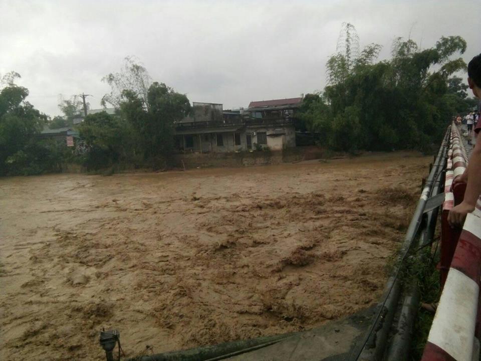Mưa lớn, lũ quét cuốn trôi hàng trăm ngôi nhà ở Nghĩa Lộ-9
