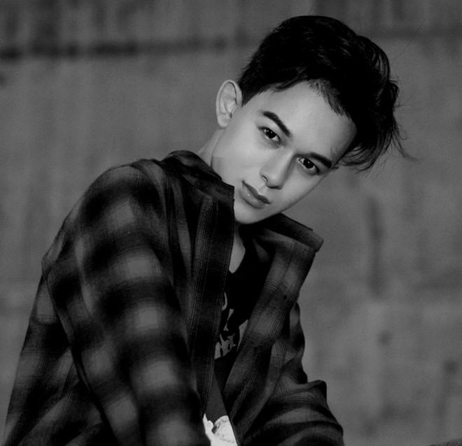 Chàng hề ma quái hát hay, đàn giỏi, thích đóng phim-2