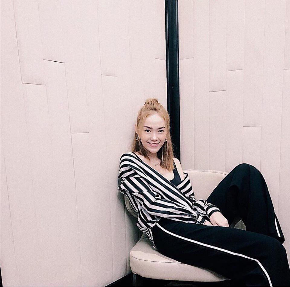 Hồ Ngọc Hà soán ngôi street style tuần này với bộ sưu tập giầy thần thánh-8