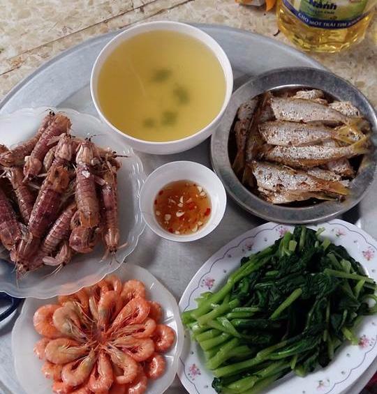 Ngao ngán trào lưu khoe cơm giá rẻ, bà mẹ cao tay khoe bữa ăn 5.000 đồng siêu chất-1