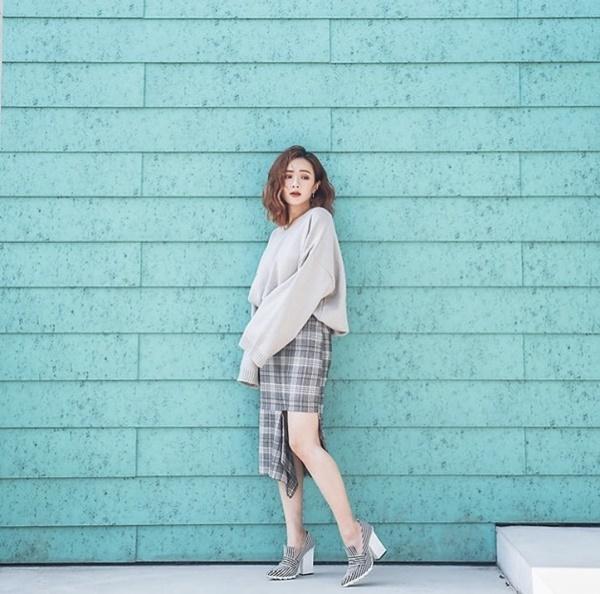 Mặc đẹp miễn chê với mọi loại chân váy mùa thu đông-10