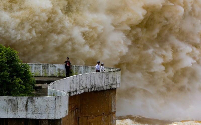 Cảnh lũ dữ tàn phá ghê gớm miền Bắc và Bắc Trung Bộ-1