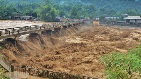 Cảnh lũ dữ tàn phá ghê gớm miền Bắc và Bắc Trung Bộ-2