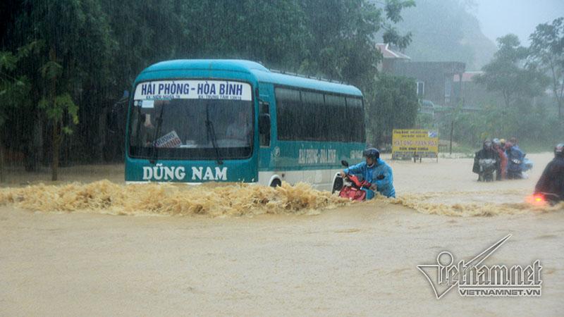 Cảnh lũ dữ tàn phá ghê gớm miền Bắc và Bắc Trung Bộ-10