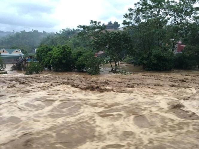 Cảnh lũ dữ tàn phá ghê gớm miền Bắc và Bắc Trung Bộ-4