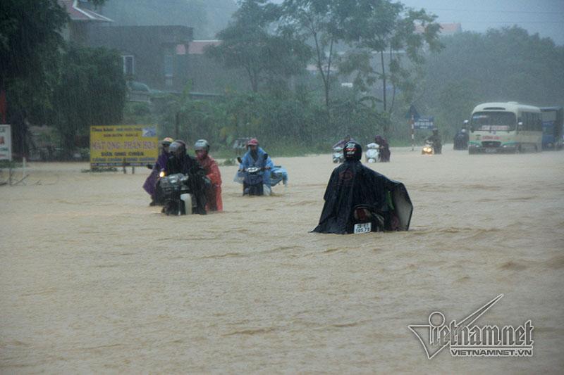 Cảnh lũ dữ tàn phá ghê gớm miền Bắc và Bắc Trung Bộ-11