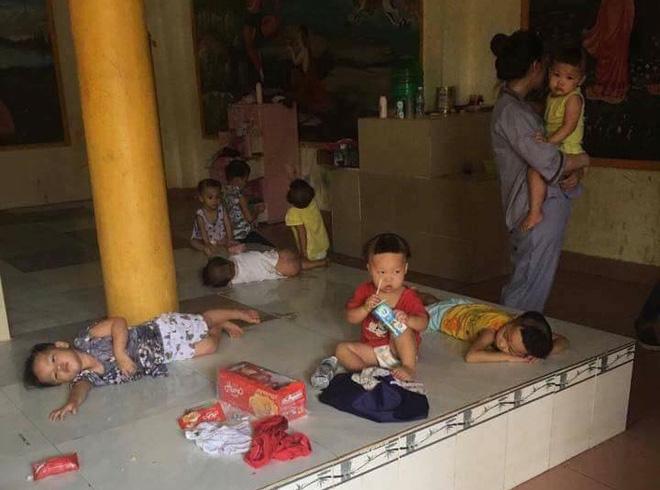Hai cháu bé bị bỏ rơi trên bờ đê có thể phải vào trại trẻ mồ côi  Báo Dân  trí