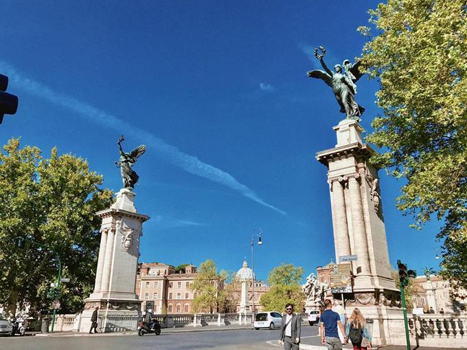 Chuyến đi châu Âu đã mắt đã miệng của cô nàng nấm lùn sexy-6