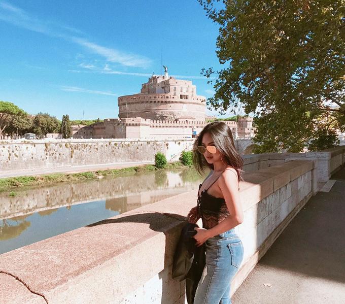 Chuyến đi châu Âu đã mắt đã miệng của cô nàng nấm lùn sexy-12