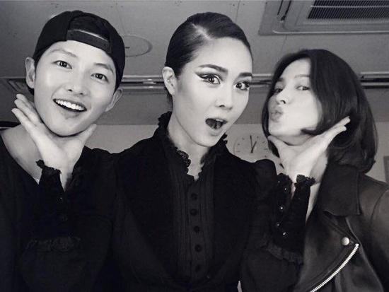 Song Joong Ki - Song Hye Kyo quấn quýt như đôi sam trước ngày cưới