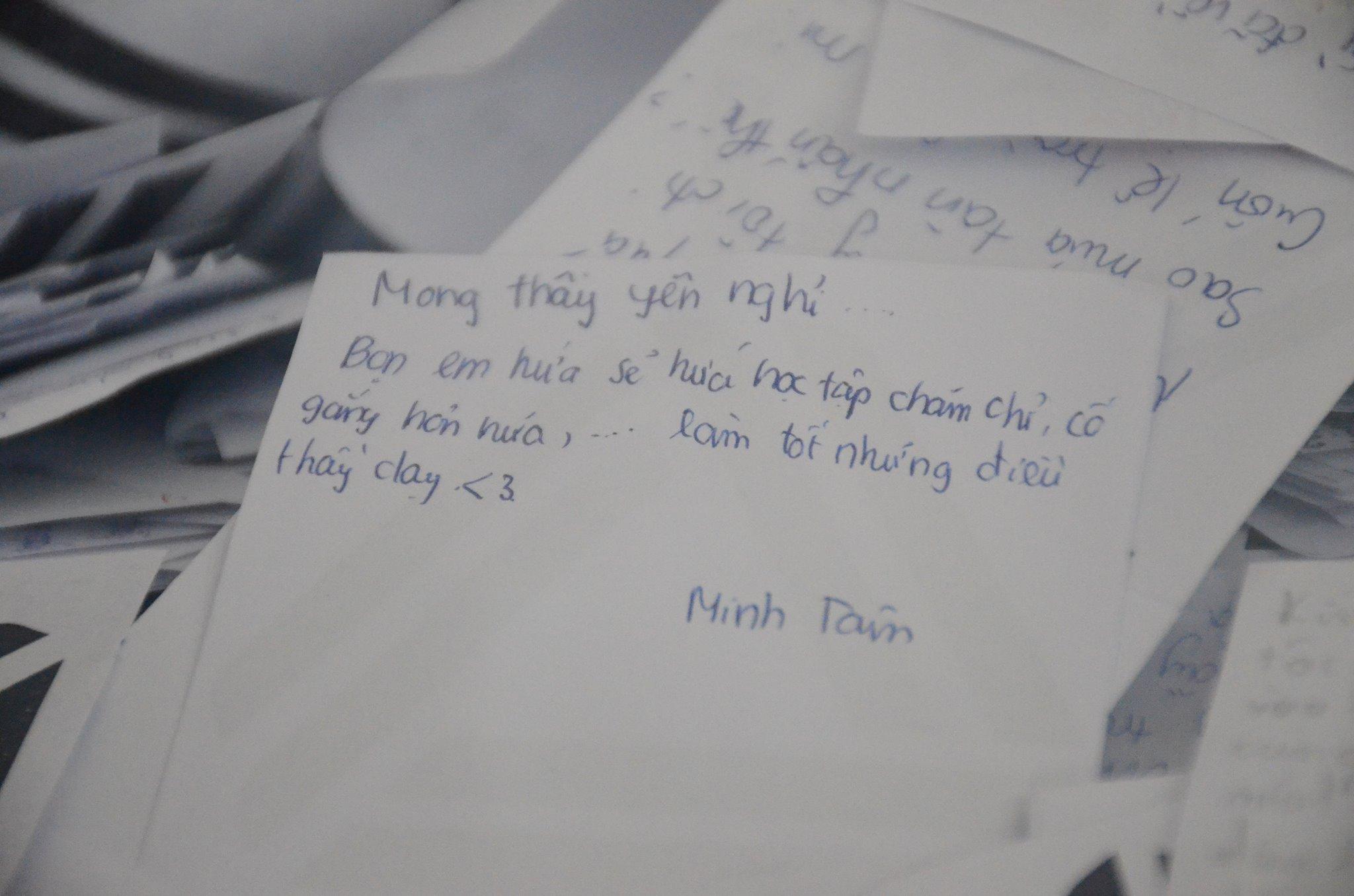 Nước mắt học sinh Lương Thế Vinh gửi thầy Văn Như Cương ngập tràn tang lễ-4