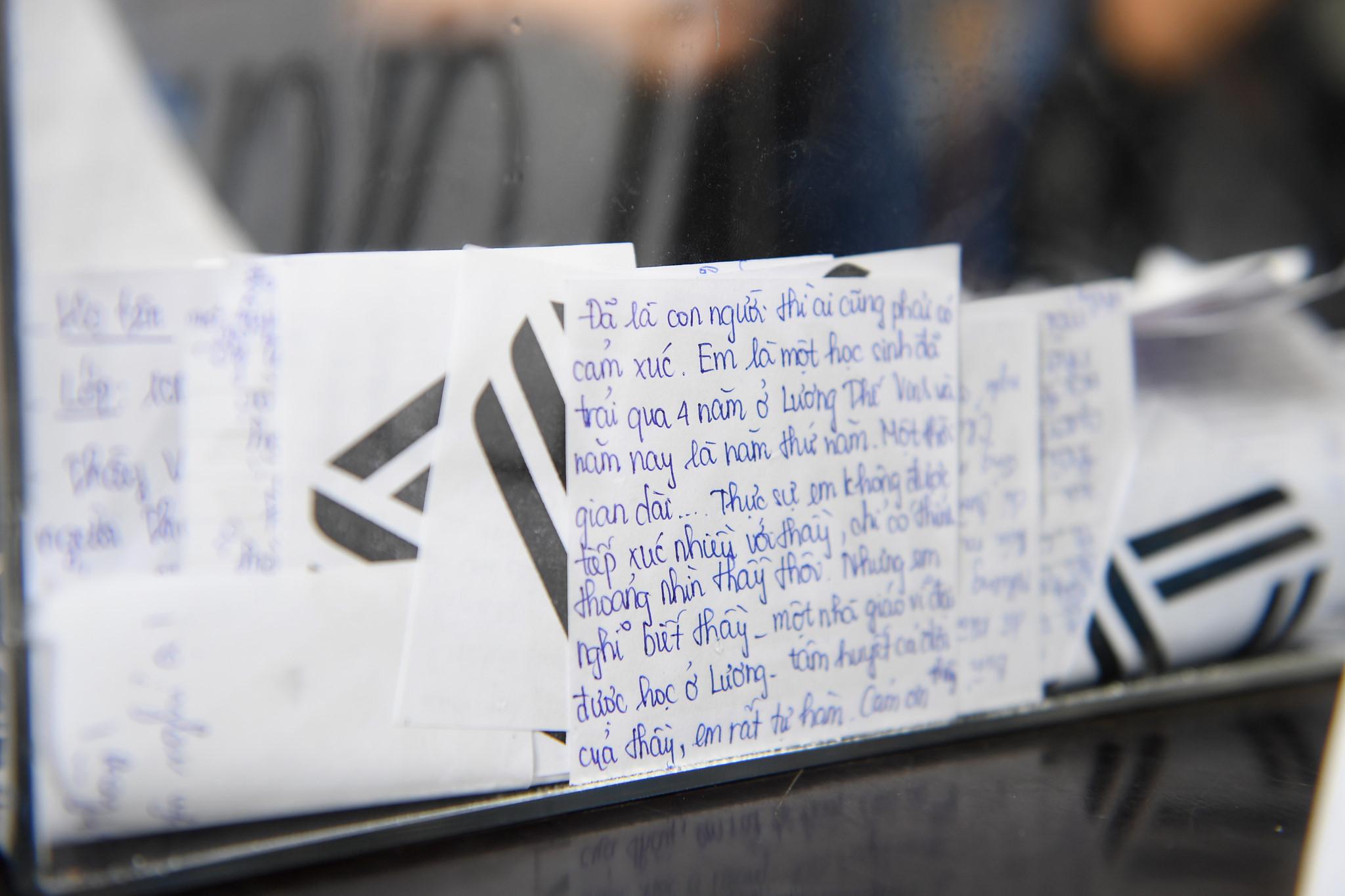 Nước mắt học sinh Lương Thế Vinh gửi thầy Văn Như Cương ngập tràn tang lễ-11