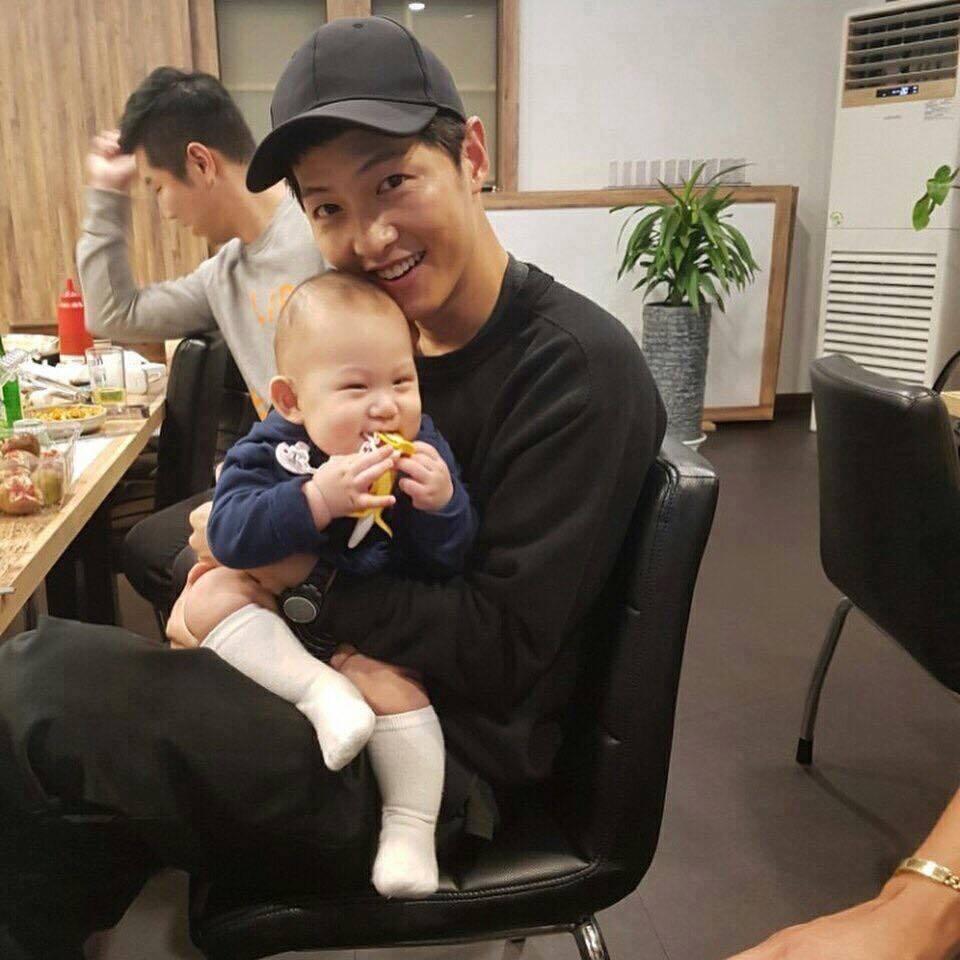 Song Joong Ki - Song Hye Kyo quấn quýt như đôi sam trước ngày cưới-2