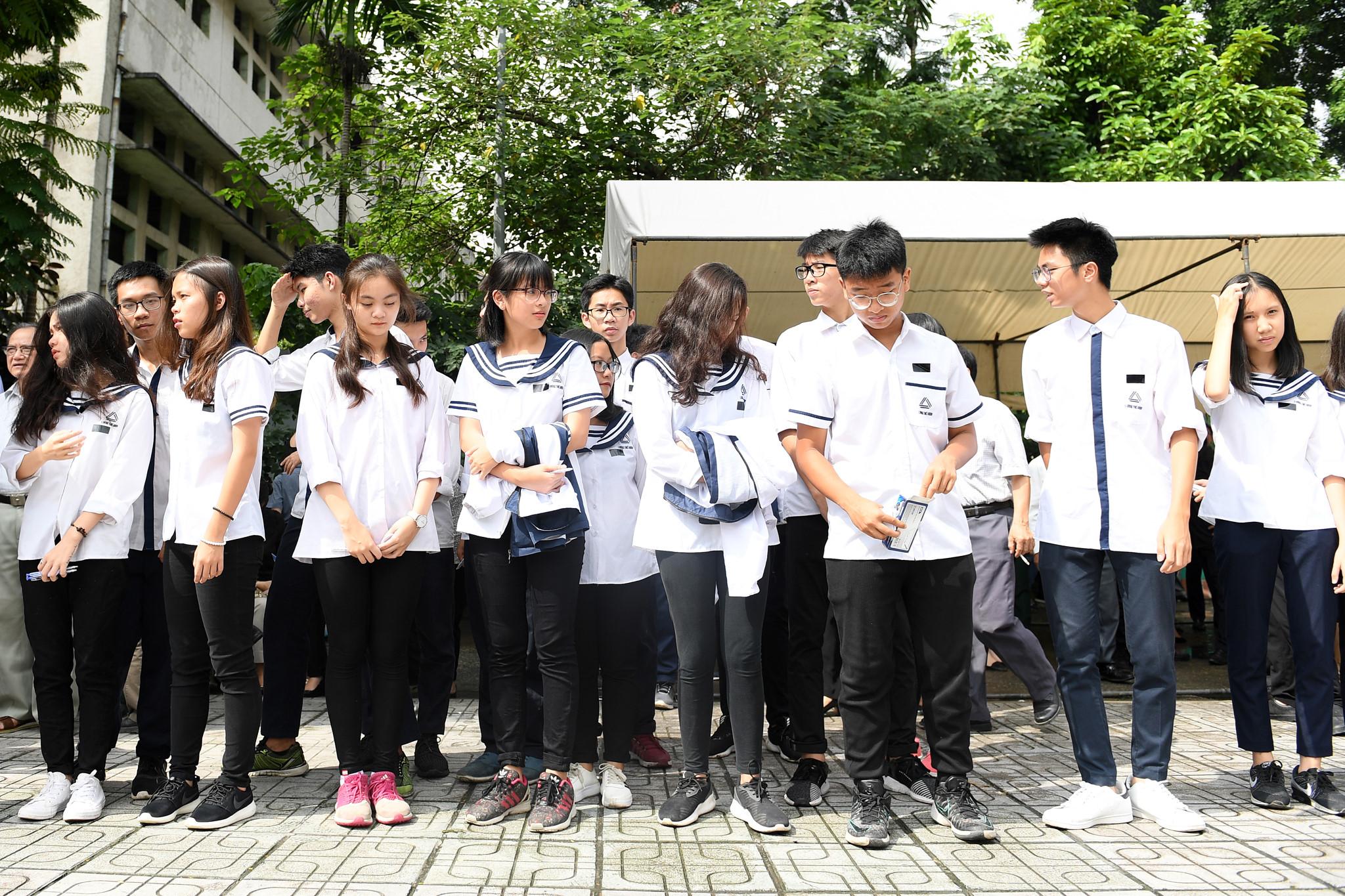 Nước mắt học sinh Lương Thế Vinh gửi thầy Văn Như Cương ngập tràn tang lễ-2