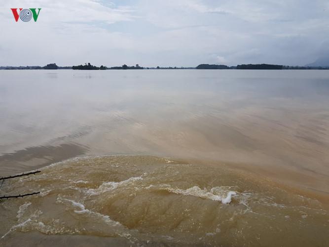 Hà Nội: Vỡ đê ở Chương Mỹ nhấn chìm nhà dân-2